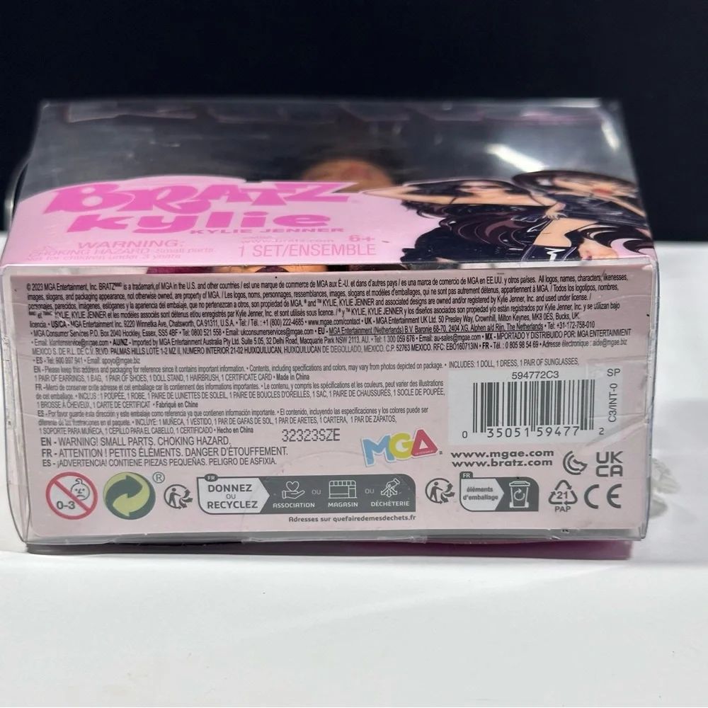 Bratz x Kylie Jenner Day Fashion Doll with Accessories and Certificate - Picture 6 of 12